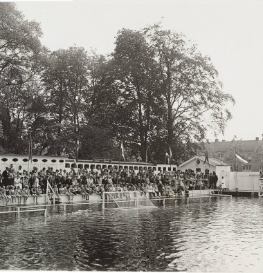 100 jaar zwemmen in de gemeente Woerden